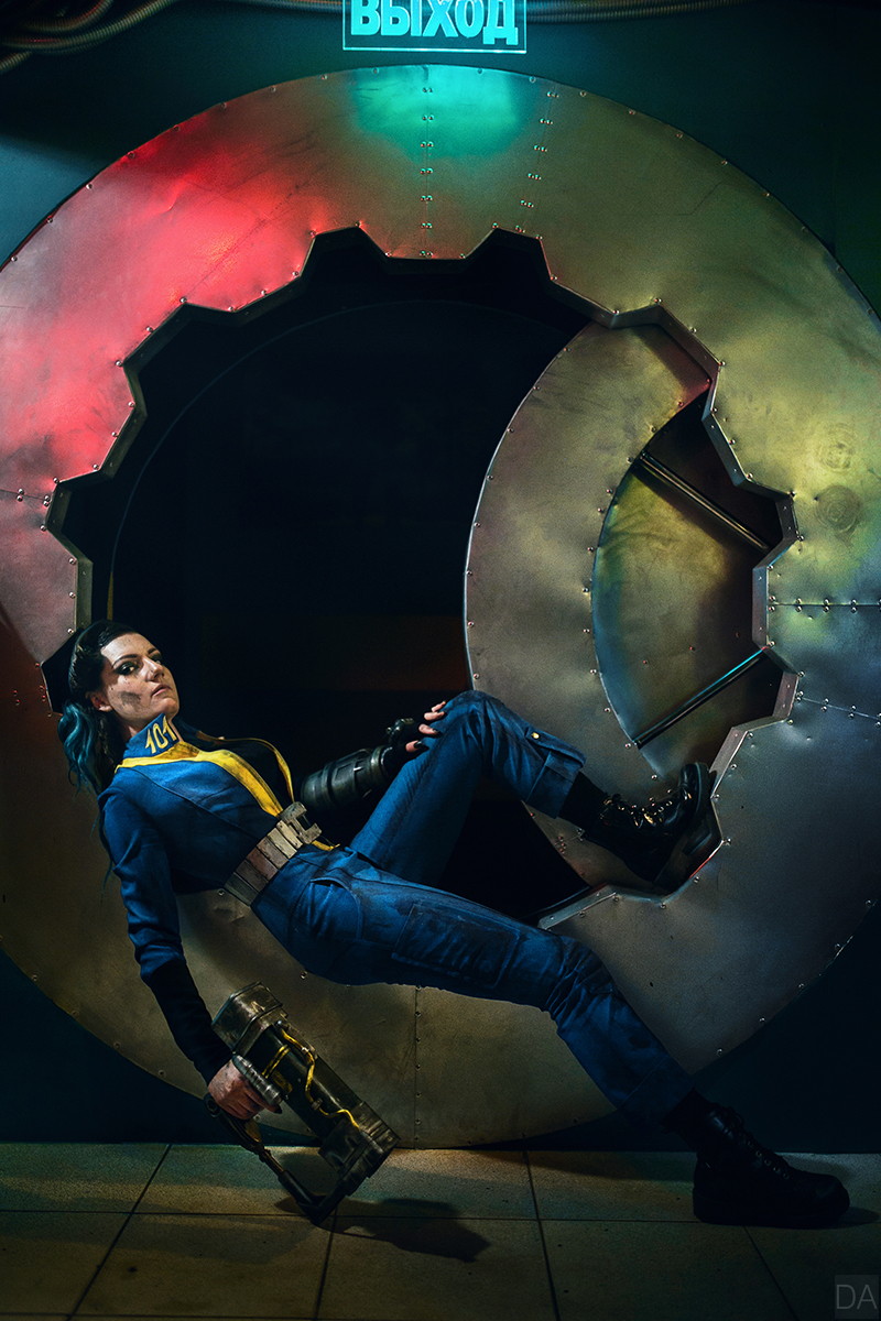 Illustration for article titled Cosplaying InsideĀ Fallout's Vaults